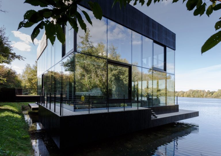 30+ Most Modern Glass Houses Designs