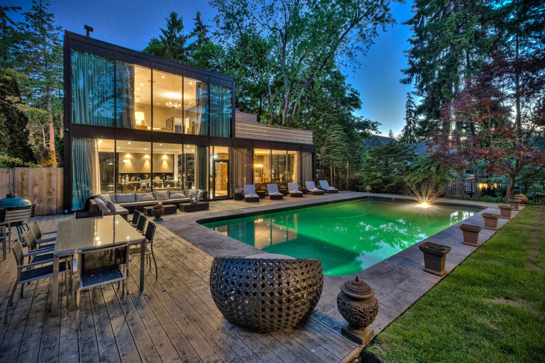 30+ Most Modern Glass Houses Designs