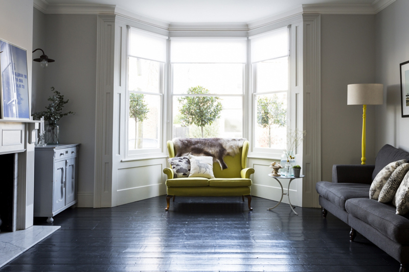 what color wood floor with dark furniture