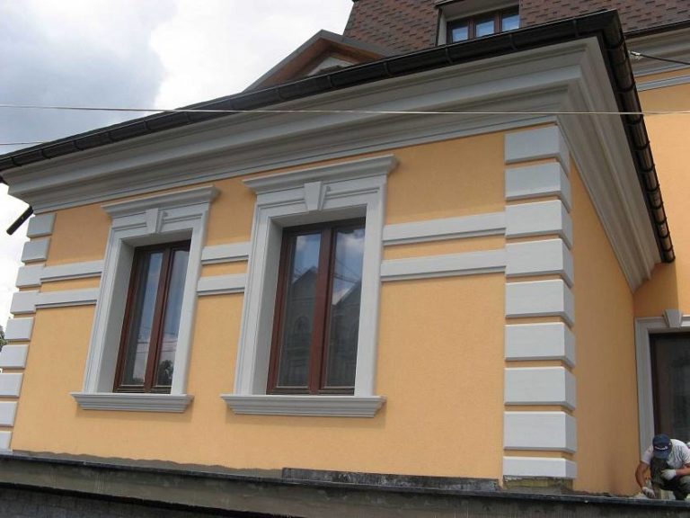 Decorative plaster for the house facade: types and features