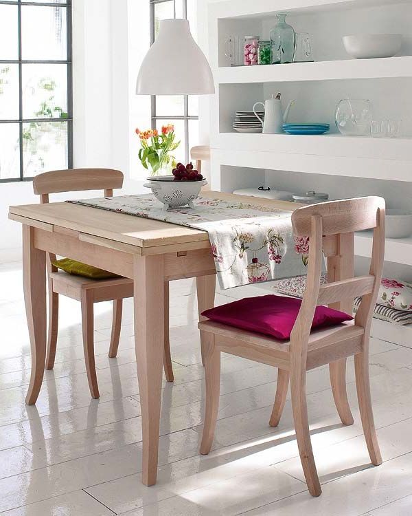 Dining rooms with extendable tables