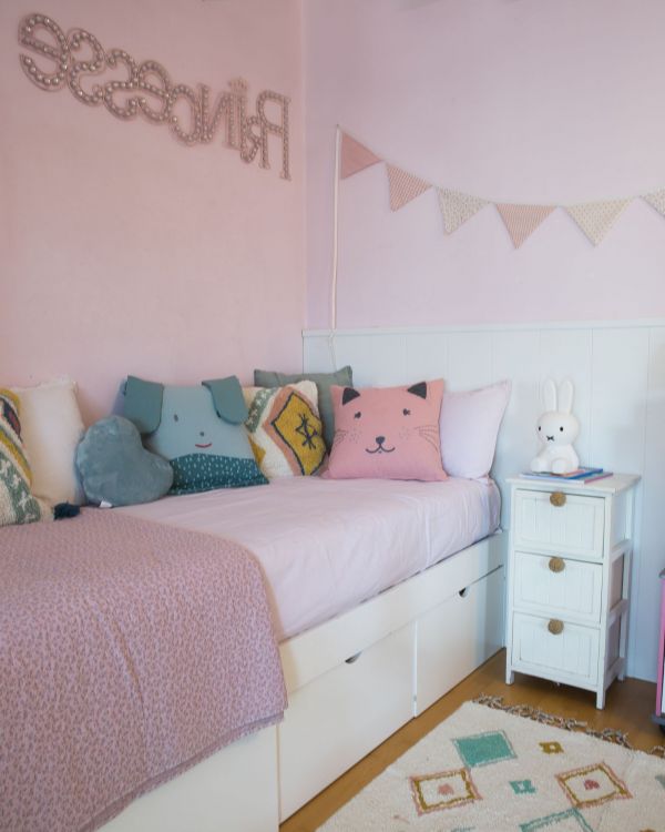 How should the children's bedroom be?