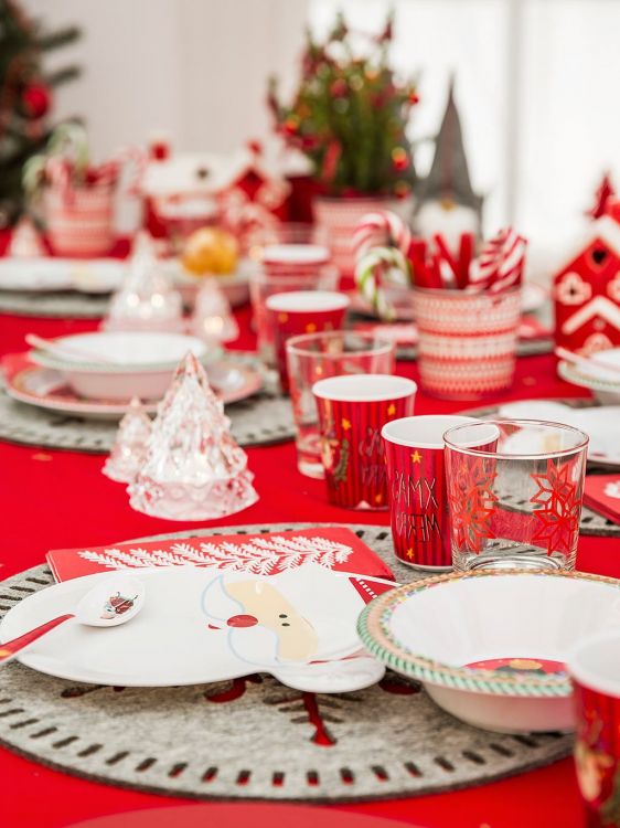 How to decorate a Christmas table with children