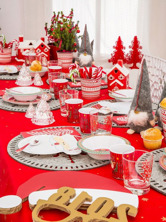 How to decorate a Christmas table with children