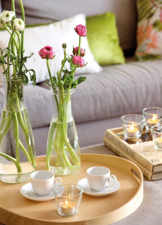 Coffee tables are part of our lifestyle in the living room, but do you know how to decorate them?