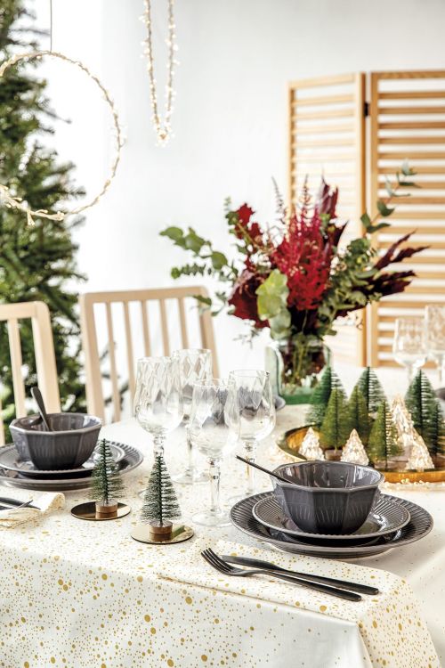 How to decorate or dress the Christmas table: 100 ideas and tricks