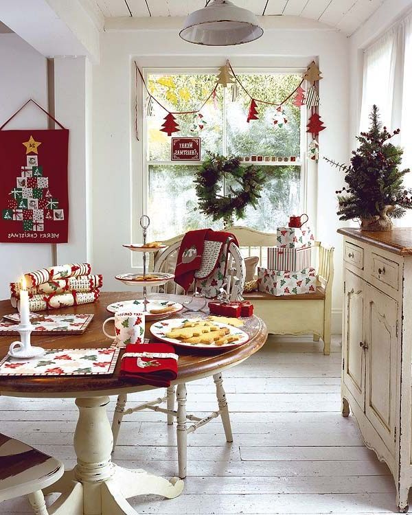 How to decorate or dress the Christmas table: 100 ideas and tricks