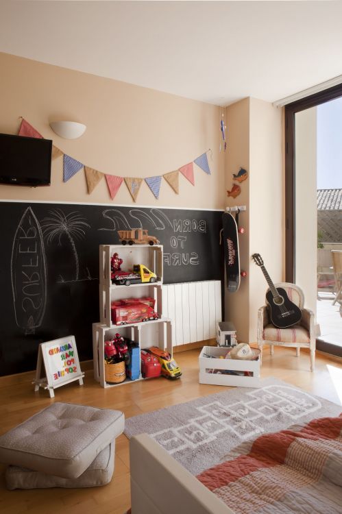 How should the children's bedroom be?