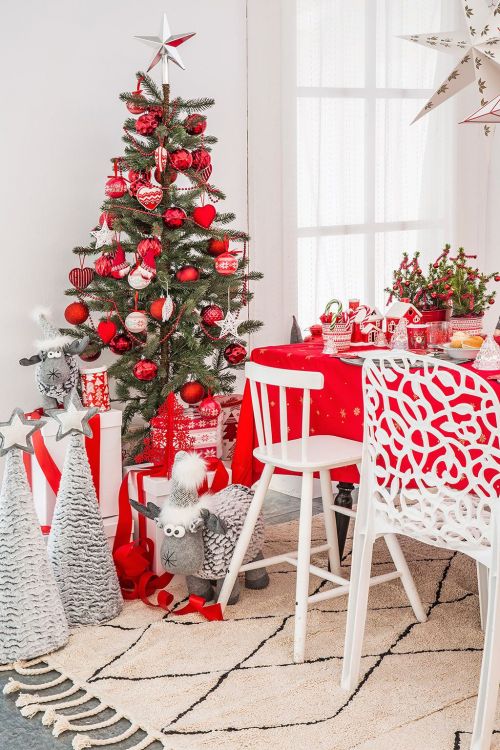 How to decorate a Christmas table with children