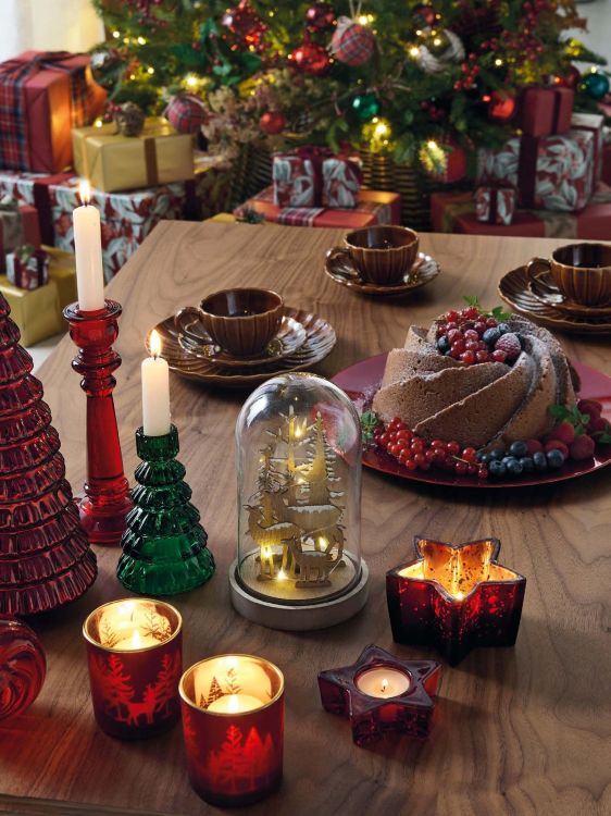 How to dress the table for Christmas?