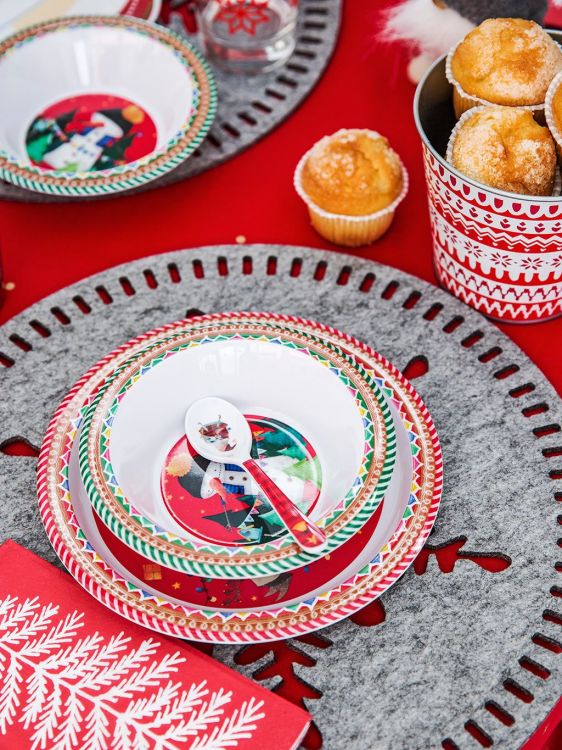 How to decorate a Christmas table with children