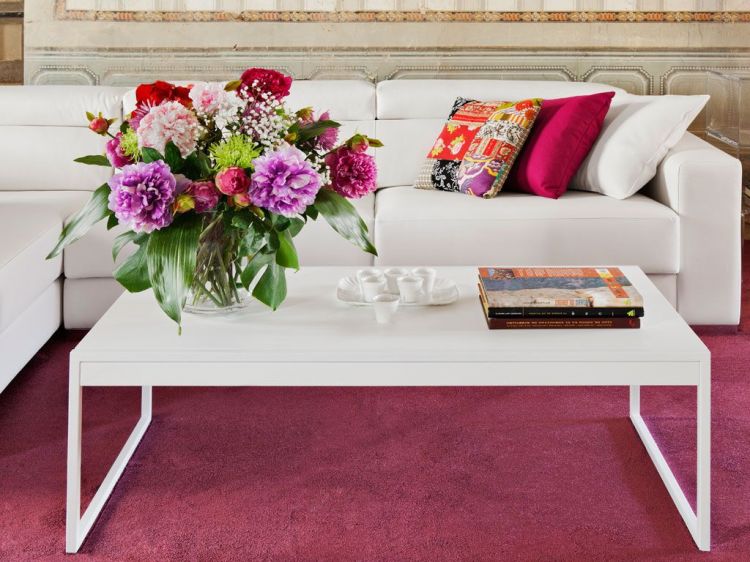 Steps to decorate the coffee table