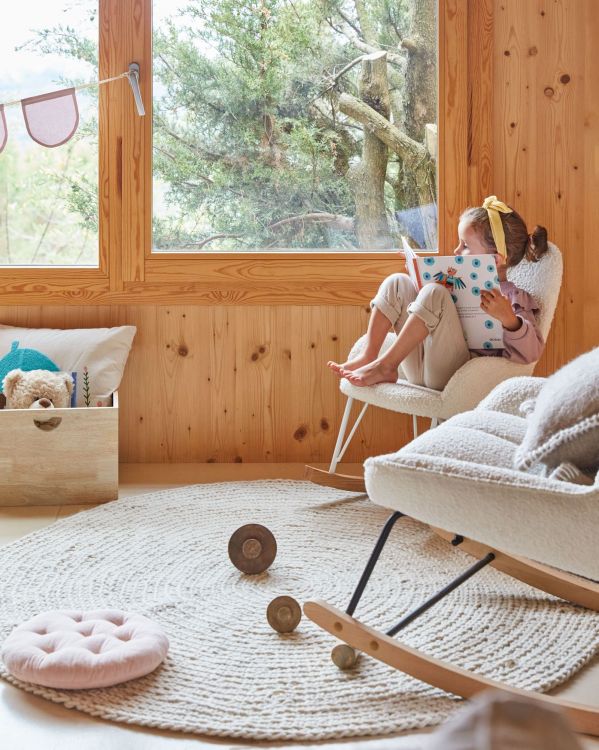 How should the children's bedroom be?