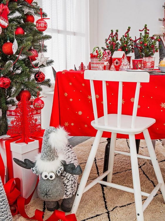 How to decorate a Christmas table with children