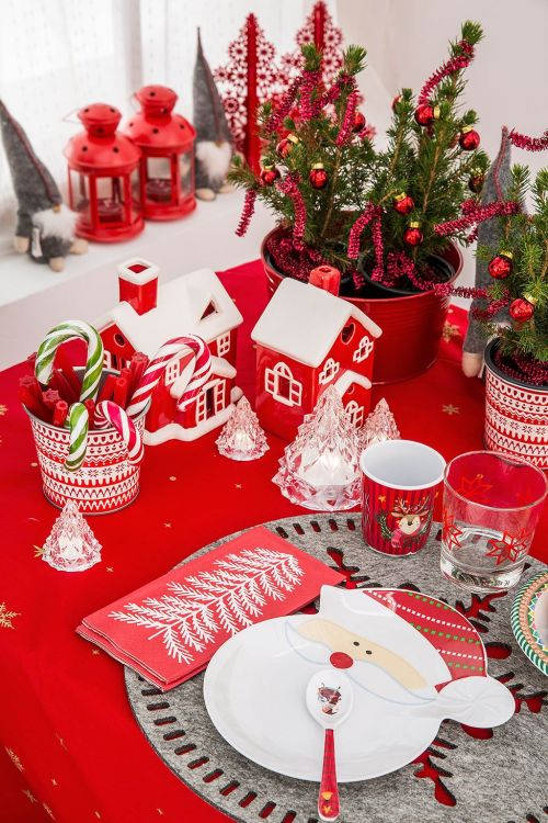 How to decorate a Christmas table with children