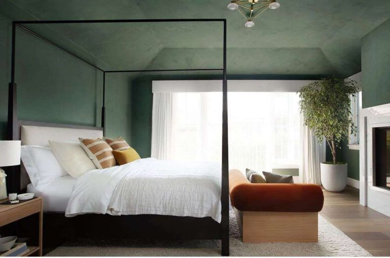 Green color for the bedroom