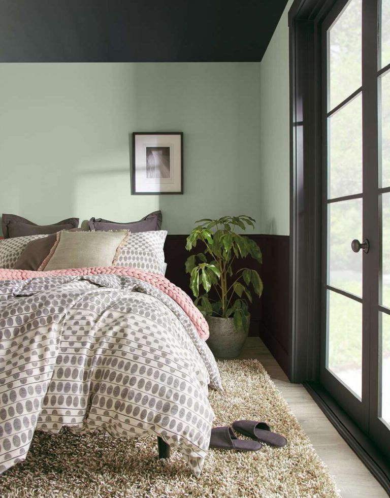 Green color for the bedroom