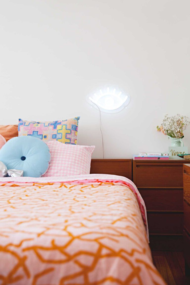 Bedroom decoration with bright colors