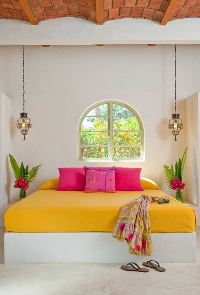 Bedroom decoration with bright colors