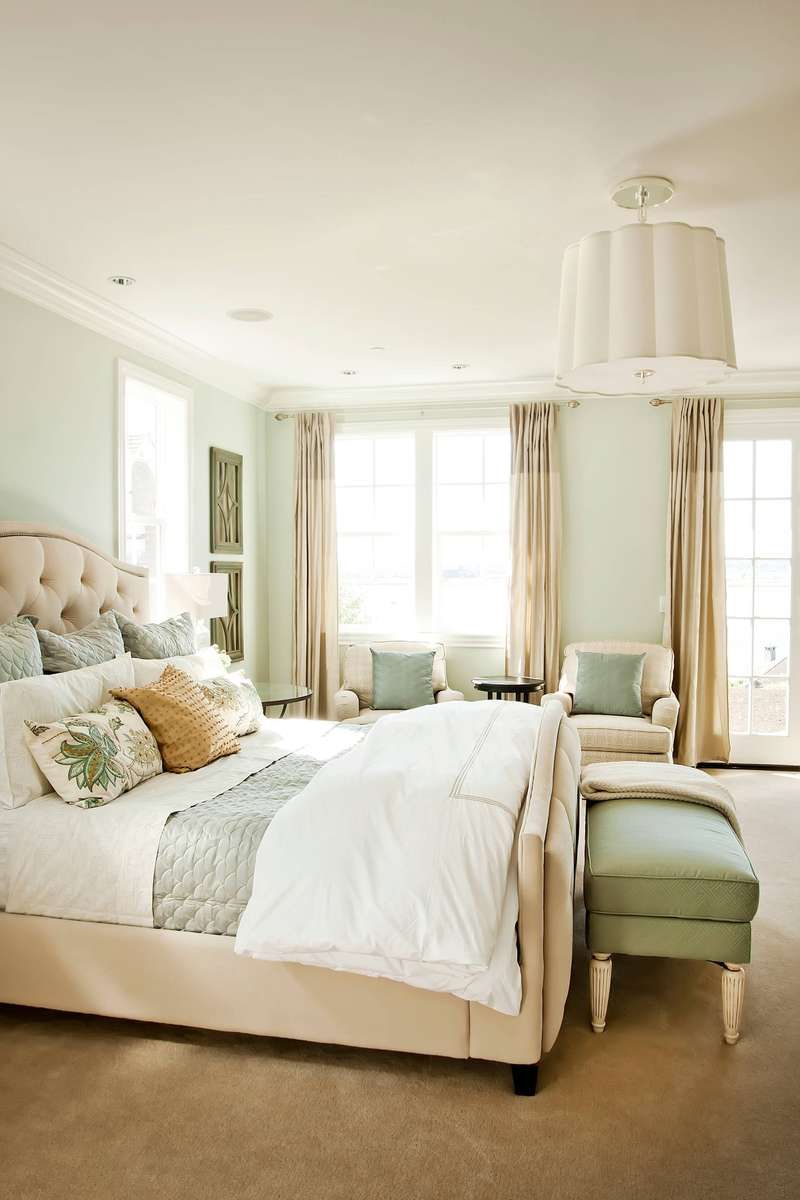 Green color for the bedroom