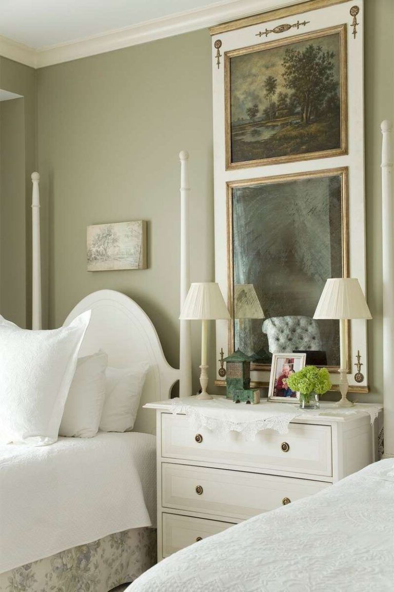 Green color for the bedroom