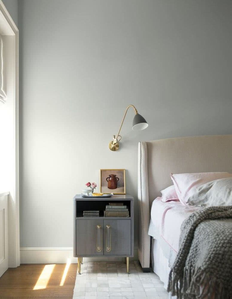 Modern and minimalist bedroom