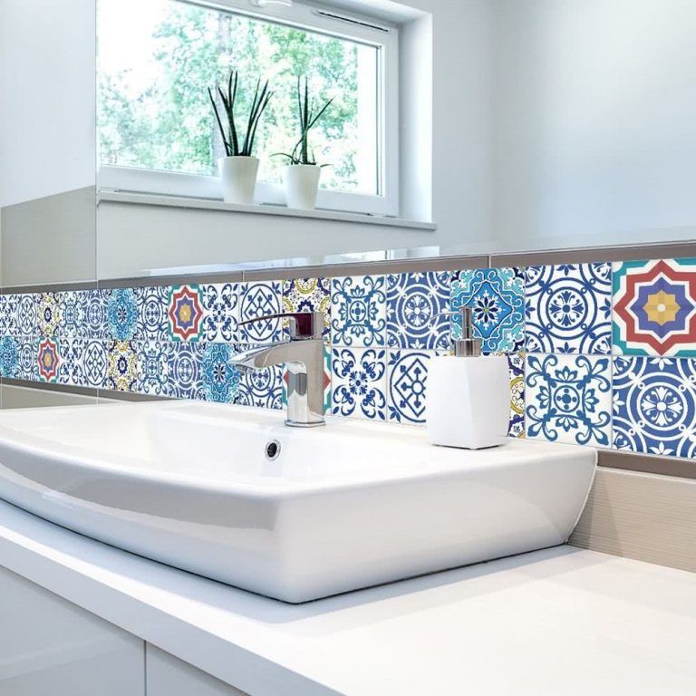 Decorative vinyl or vinyl tiles