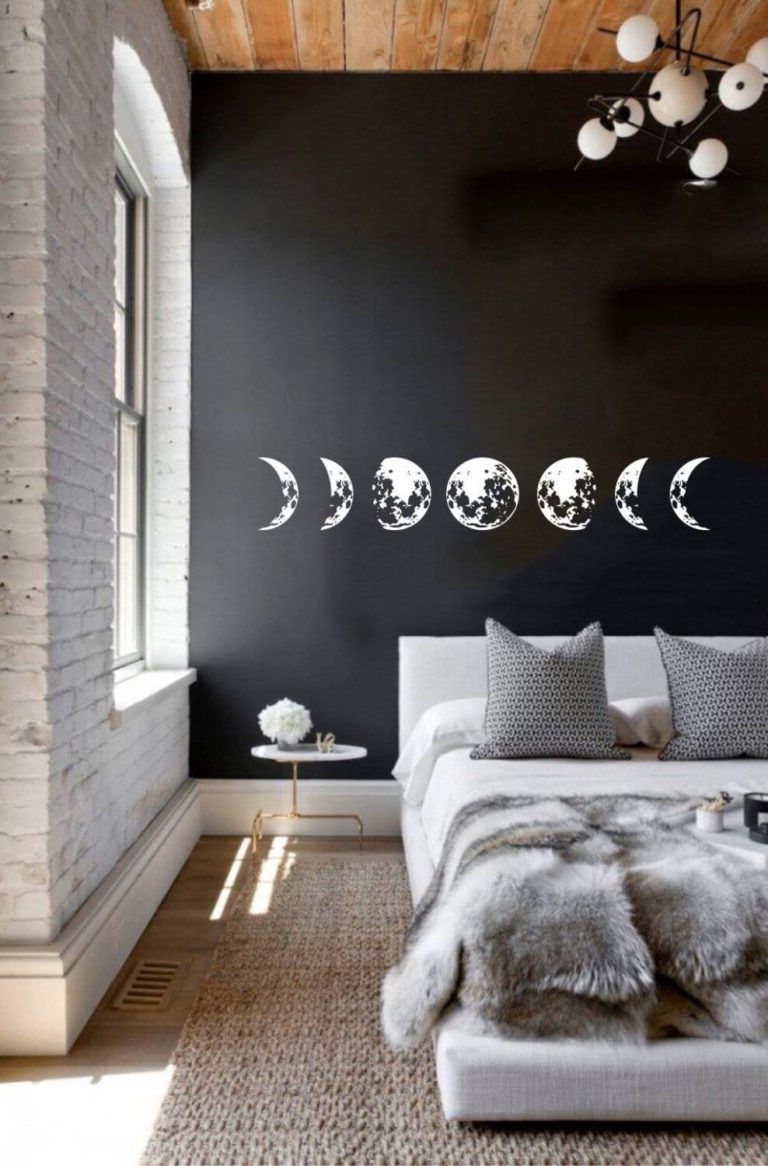 Decorate the wall with vinyl