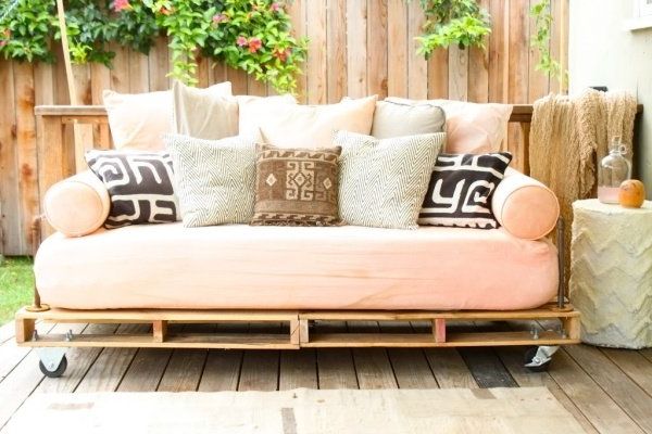 Pallet sofas and armchairs