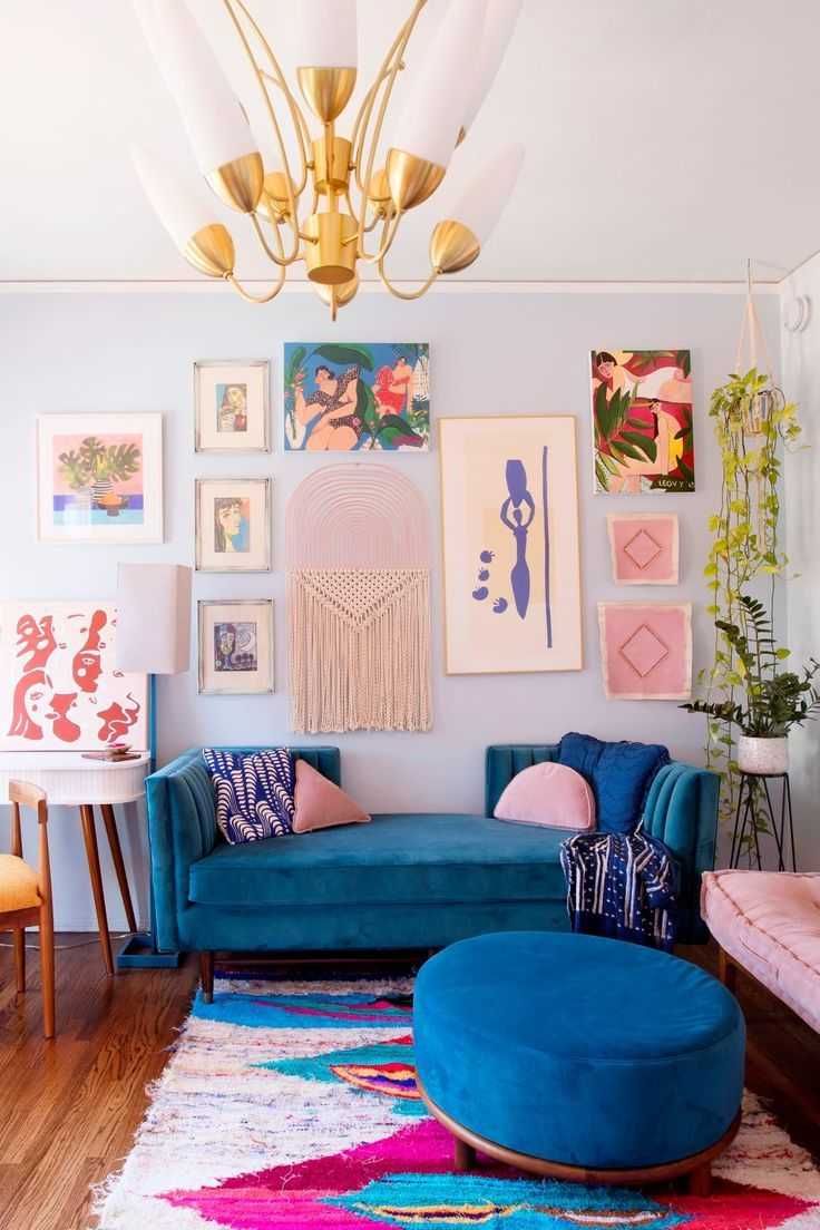 Decorate the living room with bright colors