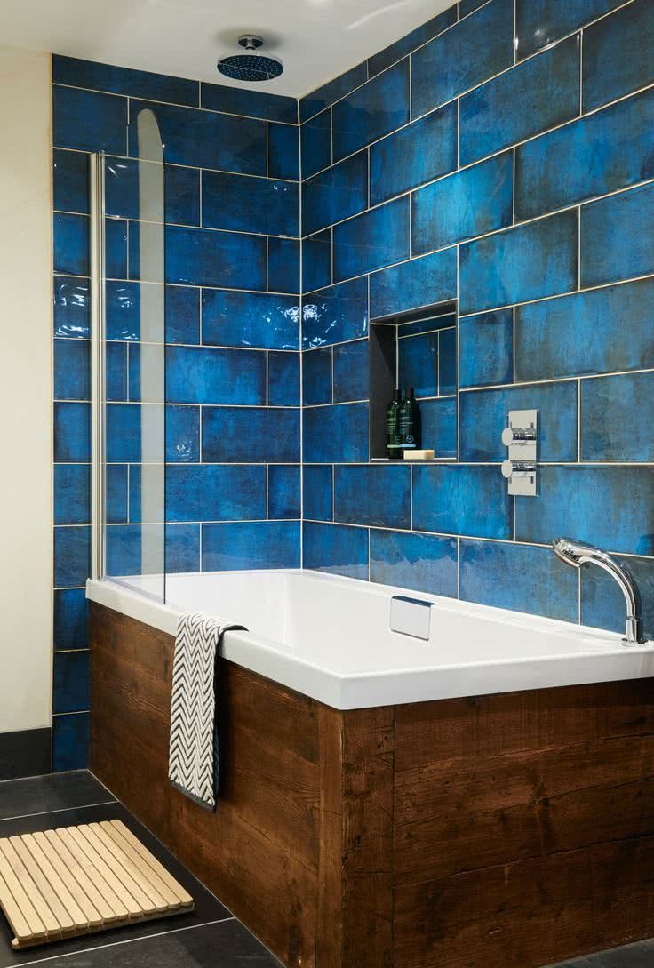 Bathroom decoration with original tiles