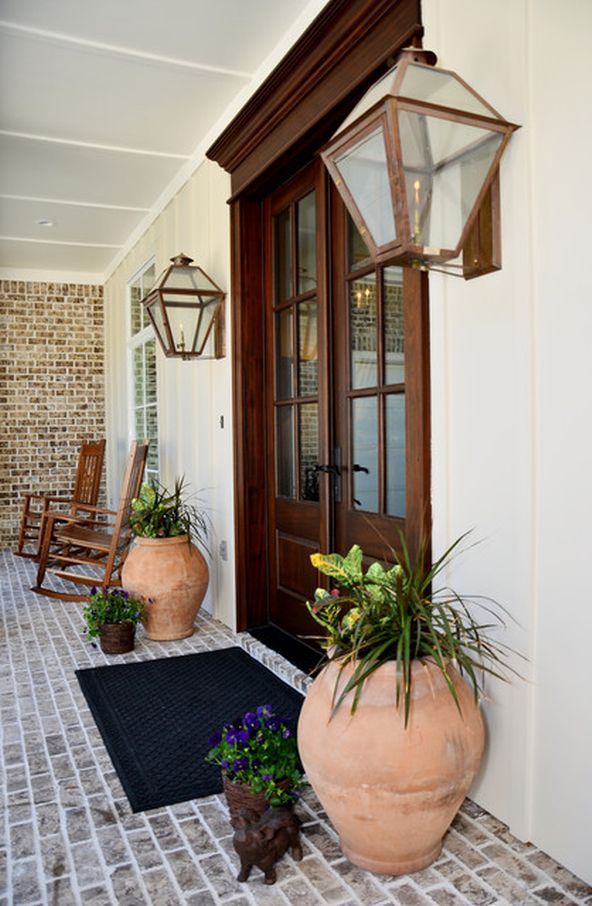 Decorative pots for the main entrance