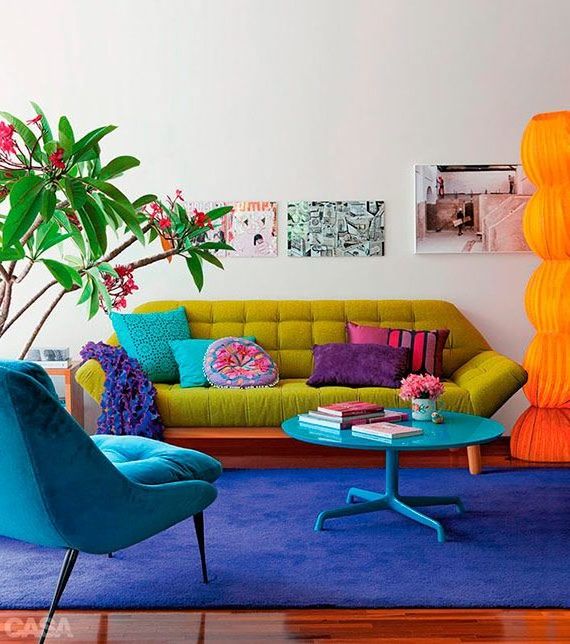 Decorate the living room with bright colors