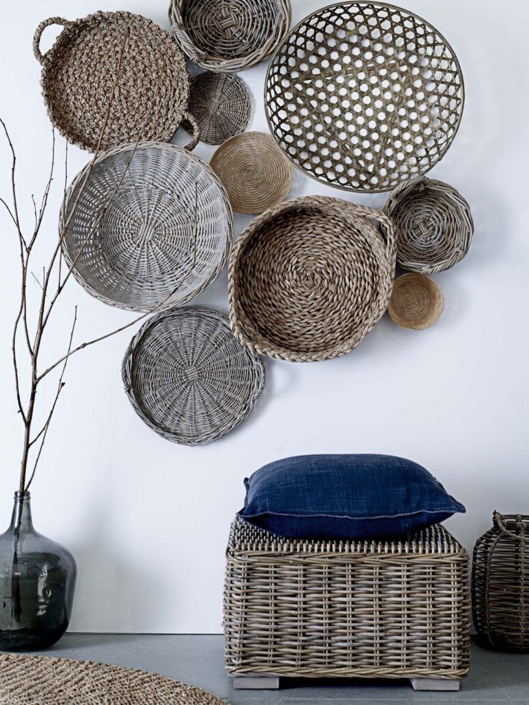 Walls decorated with wicker baskets