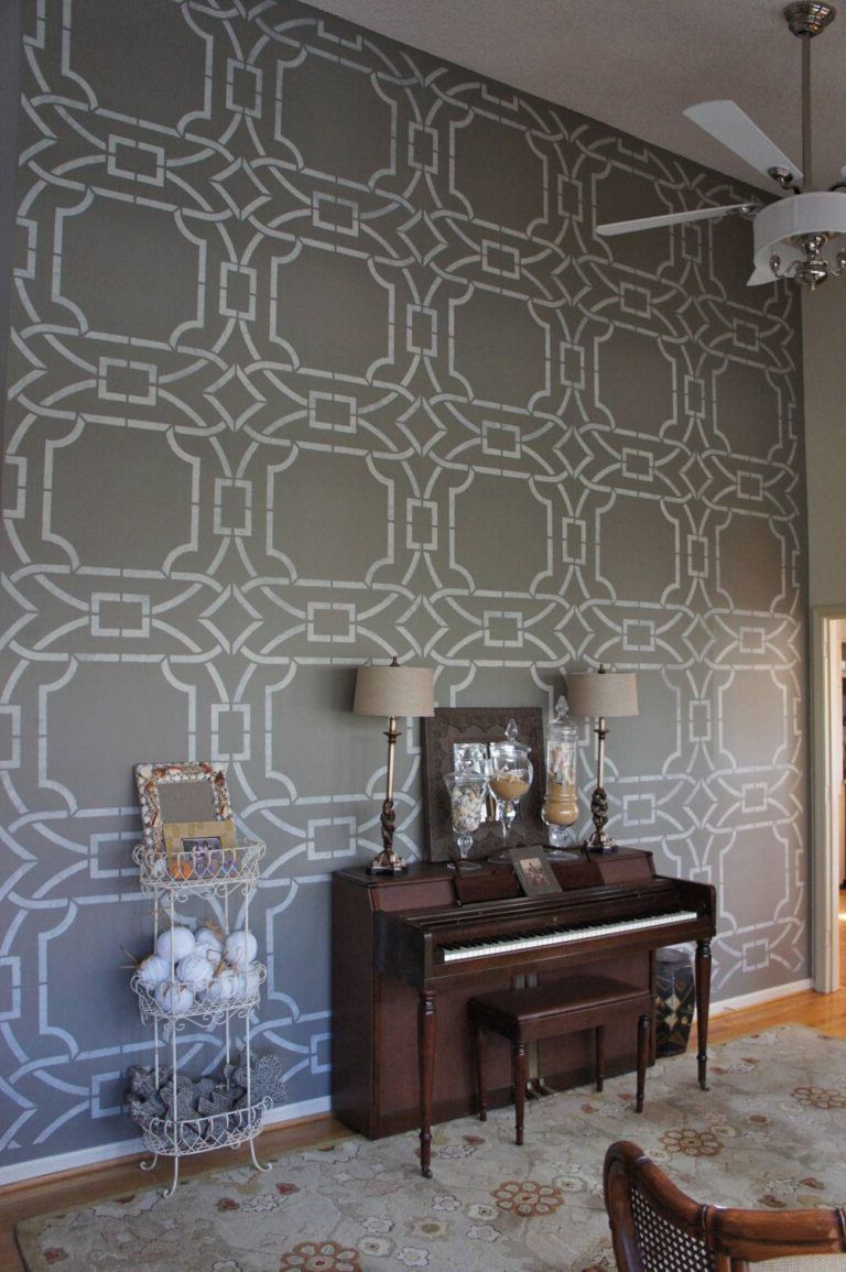 Hand-painted decorated walls with stencils