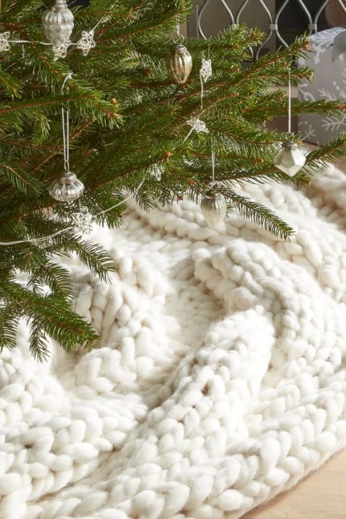 knitted tree skirt