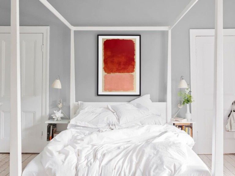 red and gray rooms