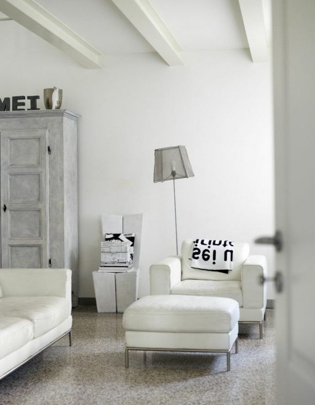 White rooms combined with gray or black