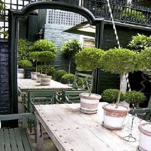 Mirrors in garden and patio decoration