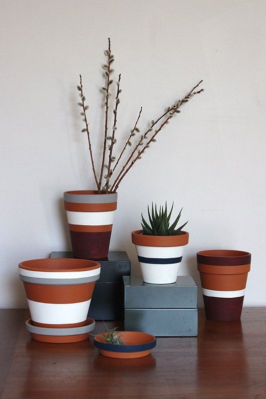 Pots decorated with stripes