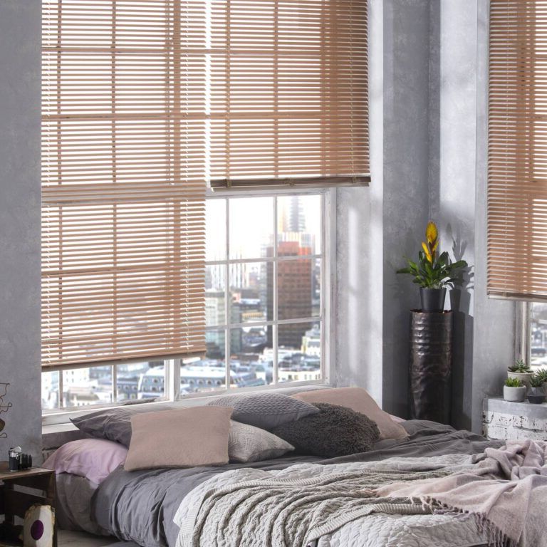 Adjustable Venetian blinds