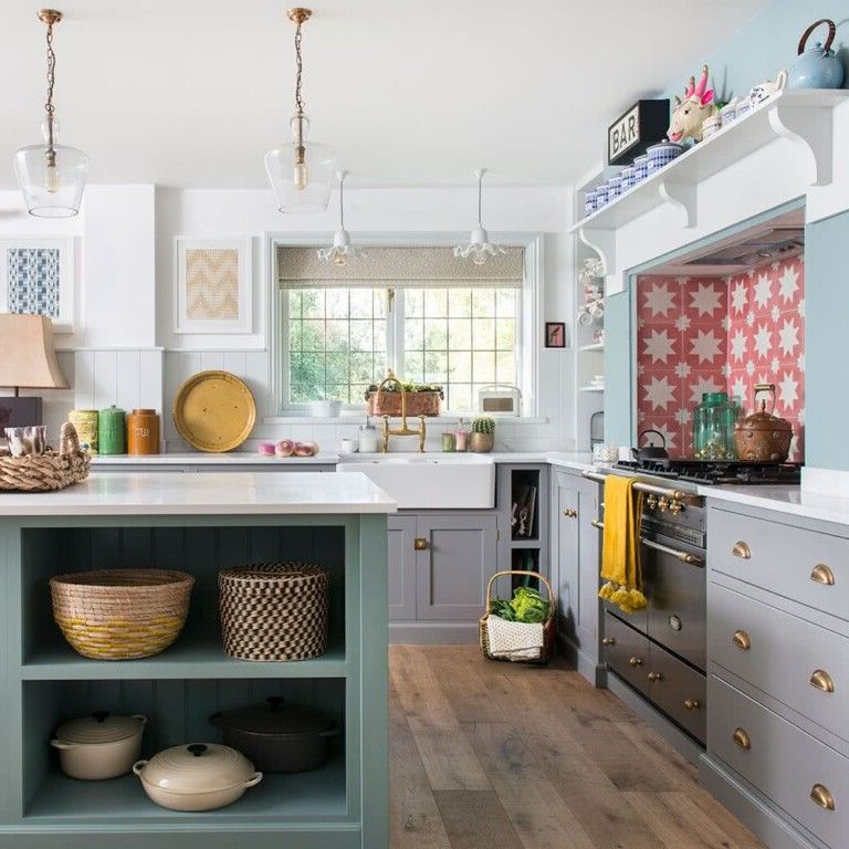 Floors and tiles with geometric designs