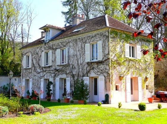 Facades of French houses