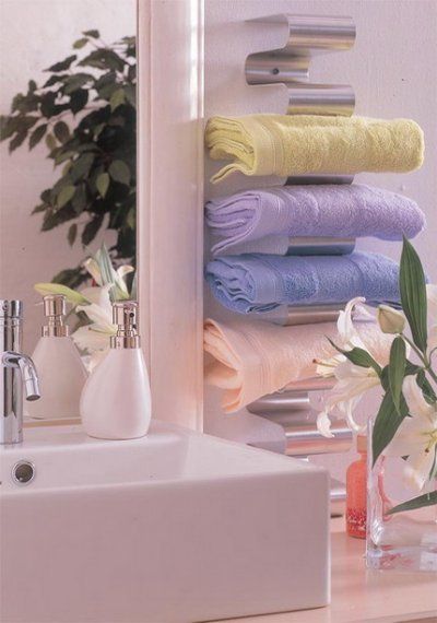 Organization and order in small bathrooms