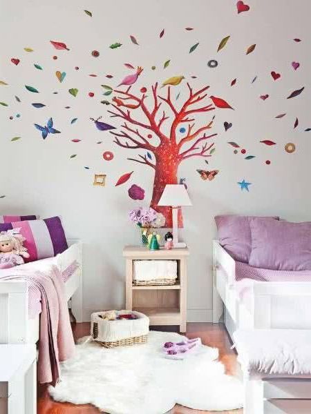 Decorative wallpaper or vinyls