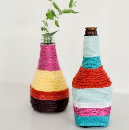 Vases decorated with ropes