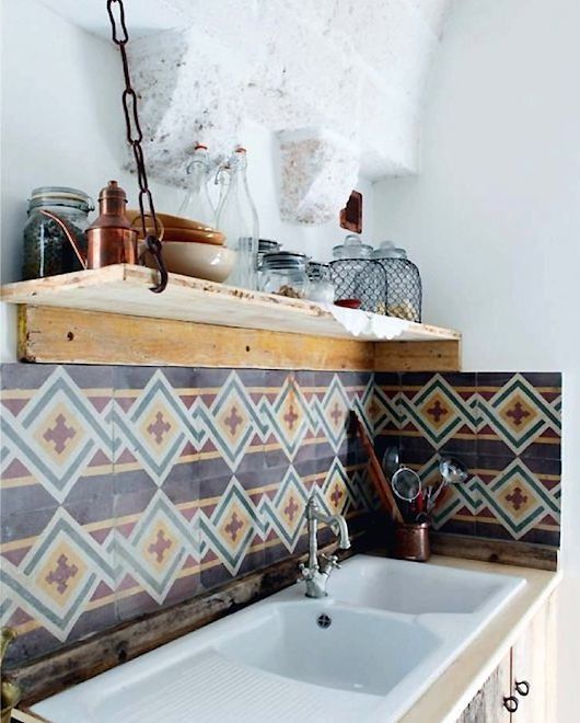 Floors and tiles with geometric designs