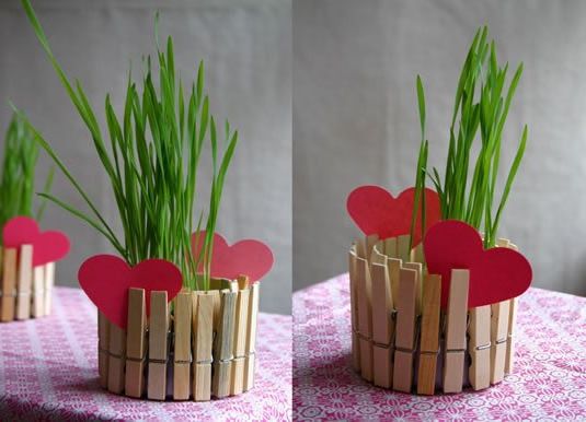Pots decorated with clothespins