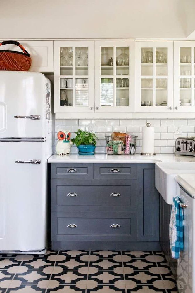 Floors and tiles with geometric designs