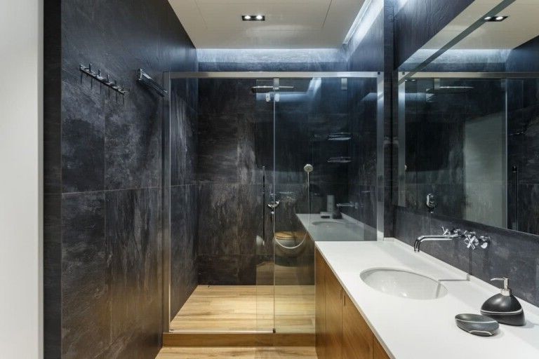 Walls in bathroom decoration